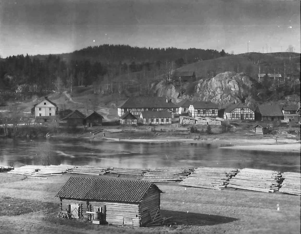 Blaafarveværket med plassen Pisserud i forkant. ca. 1900